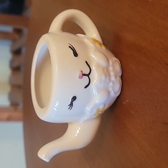 Beleek Ireland Pottery Mini Bunny Teapot - Picture 3 of 6